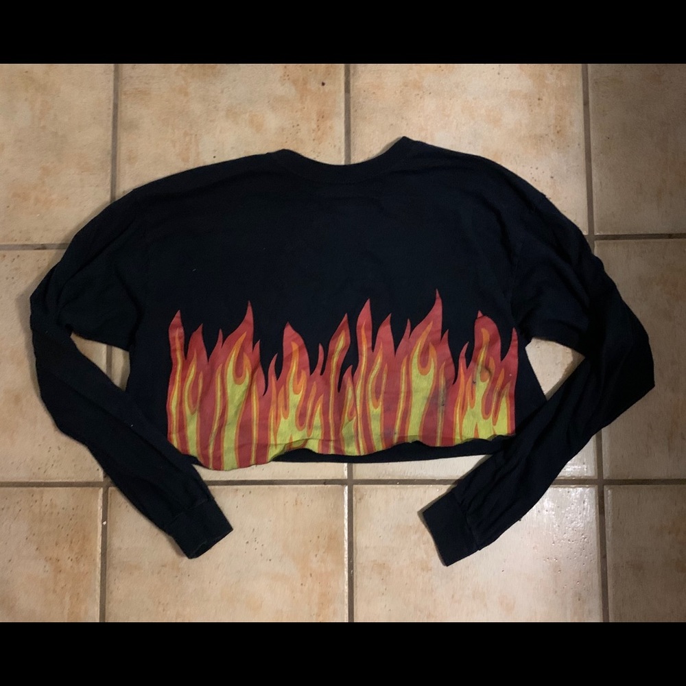 Black fire cropped long sleeve